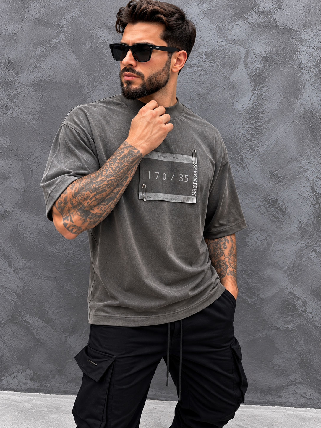 Портрет в графитена тениска DARK WASH 170/35 – Vintage Edition - Image 1